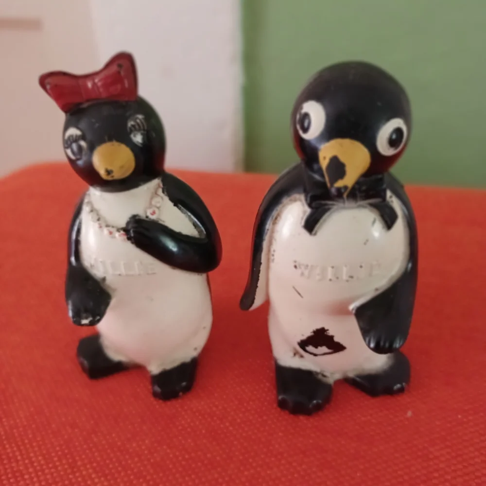 Salt and Pepper shakers Wille and millie penguins 1950's
